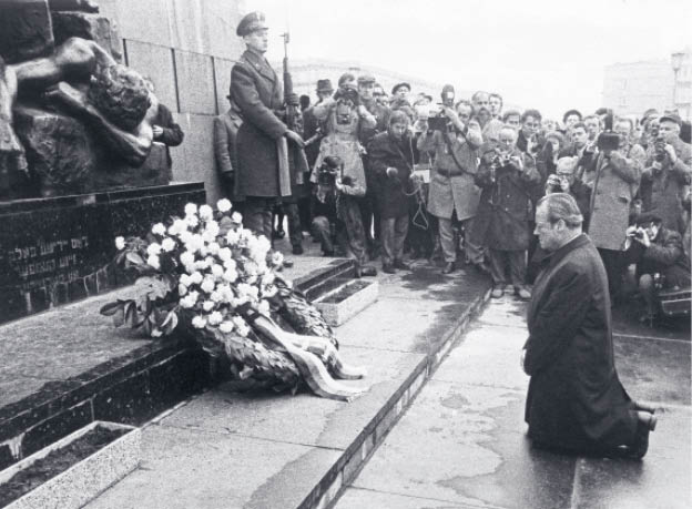 Brandt, Willy - Chancellor, SPD, Germany - genuflection in front of the monument for the Warsaw Ghetto Uprising - behind him a soldier as well as journalists, photographers and cameramen - 07 12 1970 Auslandsreise, Aussenpolitik, foreign, policy, beruf, at, work, bkst, Denkmal, monument, memorial, fahH, fotografieren, fotografiert, photograph, taking, a, picture, Geste, gesture, Gewehr, rifle, gun, Ghetto, Ghetto-Ehrenmal, historisch, 20th, century, historical, history, c20th, XX, c20, jahrhundert, 20, zwanzigstes, zwanzig, jh, jhr, geschichte, journalist, kameramann, cameraman, Kanzler, chancellor, knien, kneeling, kniet, kranz, wreath, personality, personalities, politik, politics, pressefotograf, press, photographer, pressefotografen, photographers, prominente, prominenter, pa, personenarchiv, person, personen, Reise, seventies, siebziger, 1970er, 1970iger, 70er, 70iger, 1970-1979, 70ies, Stufe, step, Stufen, steps, swsw, token, ullsteinenglish, Vergebung, Versoehnung, vip, persoenlichkeit, persoenlichkeiten, people, Wachsoldat, Warschauer, Vertrag, dl-3755