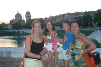 Barnepigen, Eva, Max og Christina i Verona