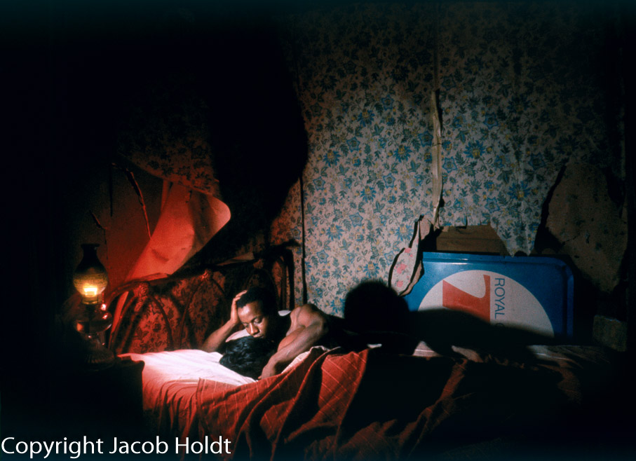 Love in the glow of the oil lamp      -      00183 