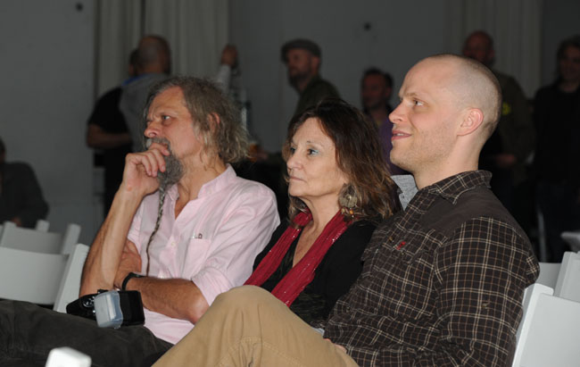 2012-04-30_00-03-05