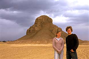 Lalou og Daniel ved Amenemhat III's pyramide