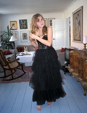 Lalou getting ready for party