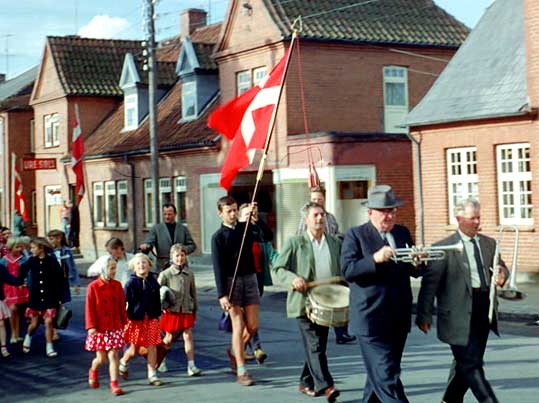 Faneb�rer for F�borg skole