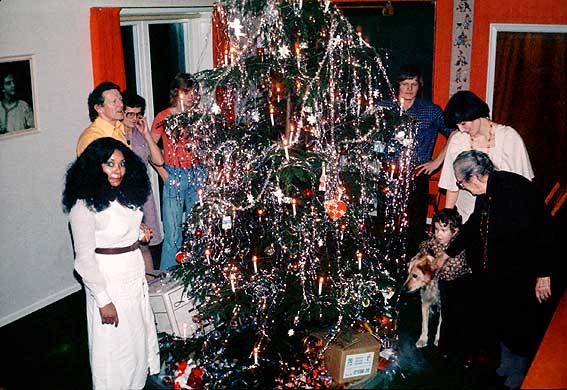 Juleaften 1975 i prstegrden sammen med farmor