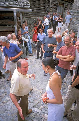 Waiting for Evelyn Hofer