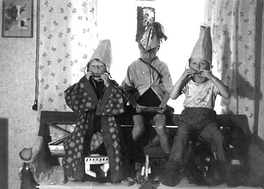 Jens optr�der sammen med min bror Niels J�rgen og mig.