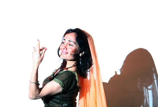 Roya Moghaddas Hoffmeyer
