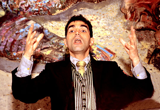 Hanna Ziadeh som taler i Politikens foredragssal