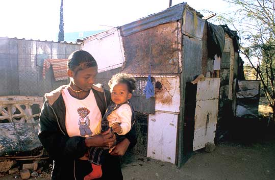 Agnes foran hendes shack