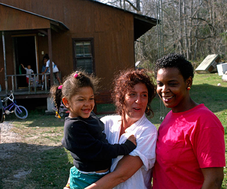 Anita Roddick in 1994 with Pate s niece, Virginia Honore, married to a prison guard 