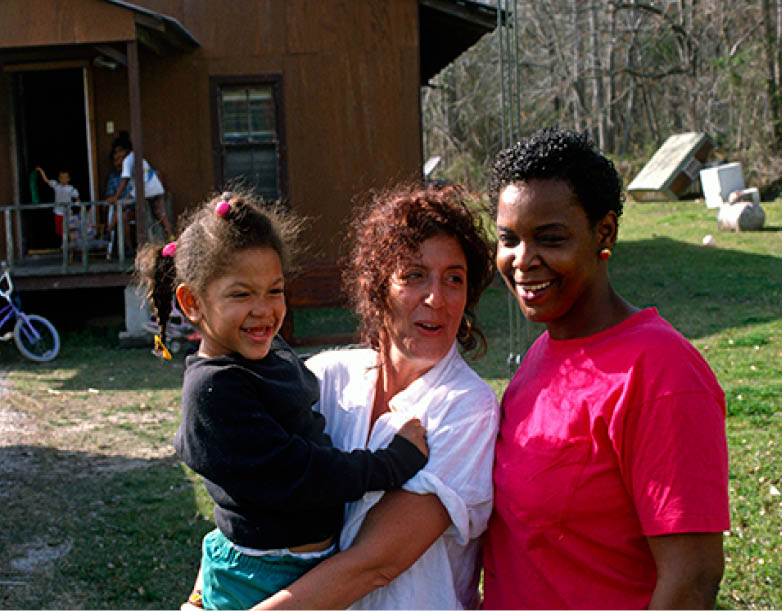 Anita Roddick in 1994 with Pate s niece, Virginia Honore, married to a prison guard 