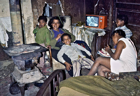 Mosel and children 1973   5-year old Gwen to the right at TV  They always had TV 