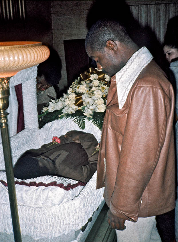 1975 - Ex-convict saying goodbye 