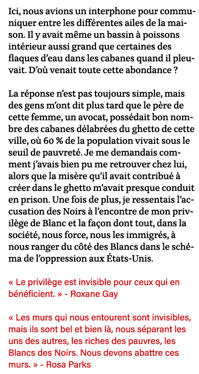 Ici, nous avions un interphone pour communiquer entre les différentes ailes de la maison  Il y avait même un bassin à   
