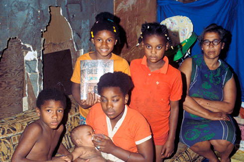 From left Kenny, Gwen with book, Rene, Betty Jean and Mosel in 1978  