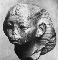 Amenemhat 1 Sehetepibre - kalkstensstatue i Metropolitan Museum NY. Andet Mellemriges kunst var usdvanligt realistisk og man ser tydeligt hans negroide trk.